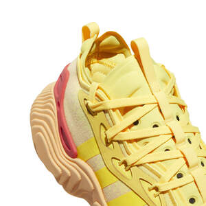 Баскетбольні кросівки Adidas Trae 3