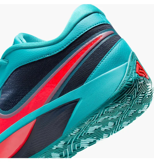 Баскетбольні кросівки Nike Freak 6