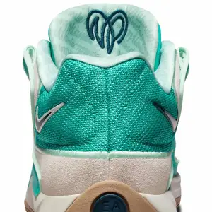 Баскетбольні кросівки Nike KD18