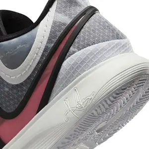 Баскетбольні кросівки Nike Kyrie 8
