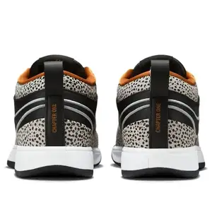 Баскетбольні кросівки Nike Book 1